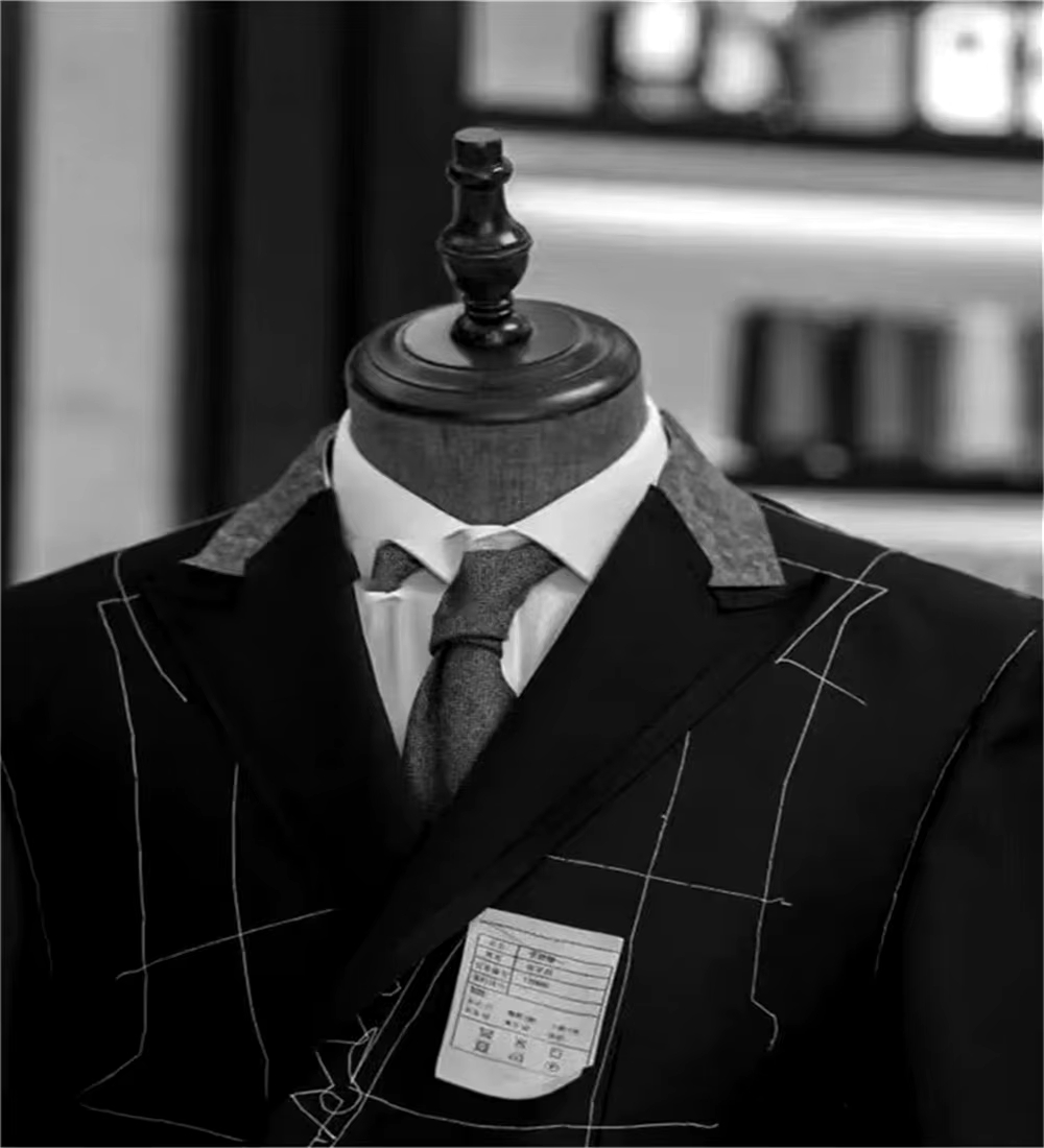 بدلة رجالية مخططة باللون الأزر - مراجعة Men'S Grooming Daily وسعره